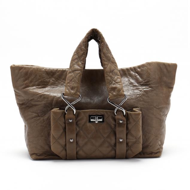 LAMBSKIN QUILTED "EIGHT KNOT" HOBO