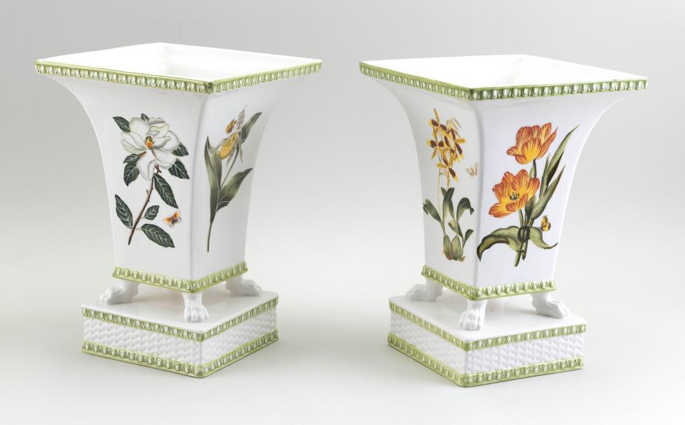 PAIR OF CERAMIC CACHEPOTS 20TH 34bcba