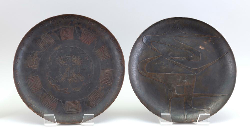TWO CHILEAN BRONZE AND COPPER CHARGERS 34bd0a