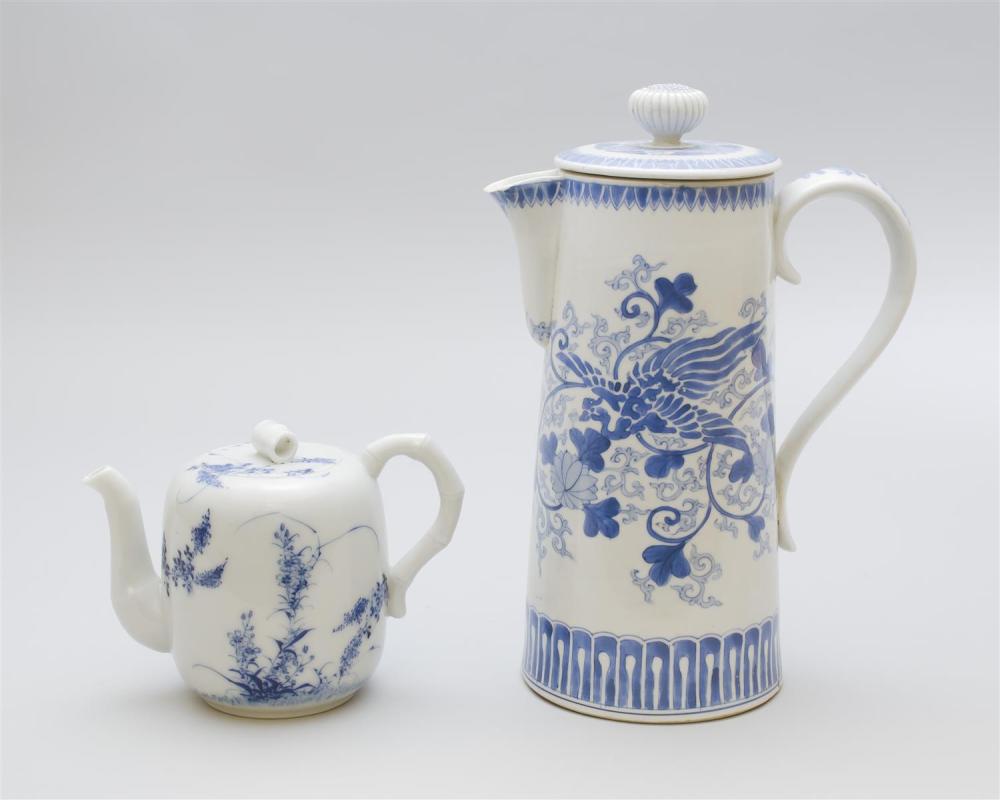 TWO JAPANESE PORCELAIN TEAPOTS 34bda5