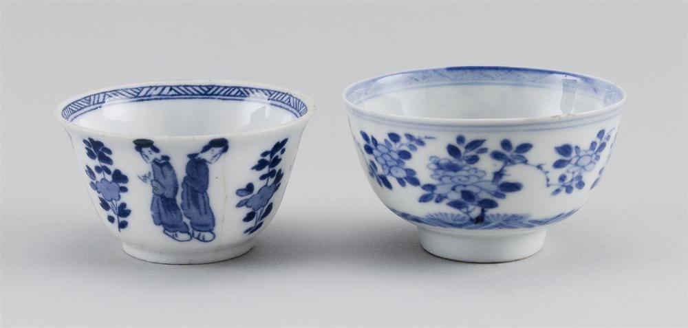 TWO CHINESE BLUE AND WHITE PORCELAIN 34bdba