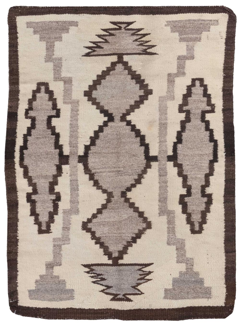 20TH CENTURY NAVAJO RUG 2'7" X