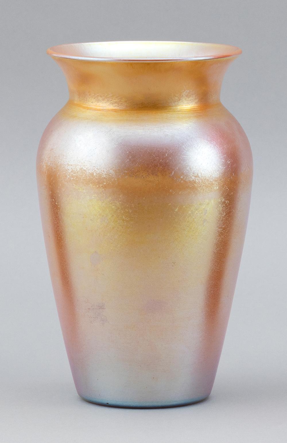 DURAND GOLD IRIDESCENT ART GLASS