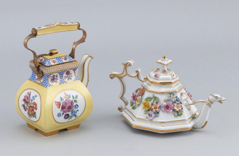 TWO MEISSEN PORCELAIN TEAPOTS GERMANY  34bf1d