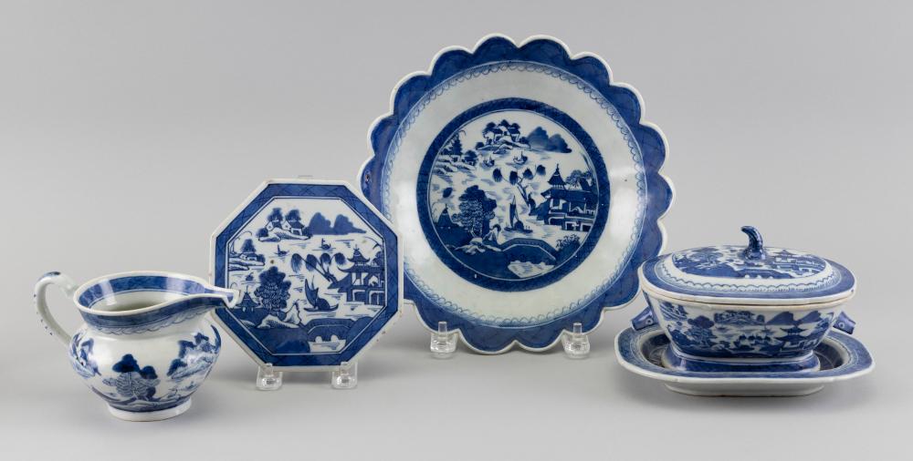 FIVE PIECES OF CHINESE EXPORT BLUE