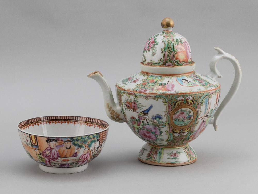 TWO PIECES OF CHINESE EXPORT PORCELAIN