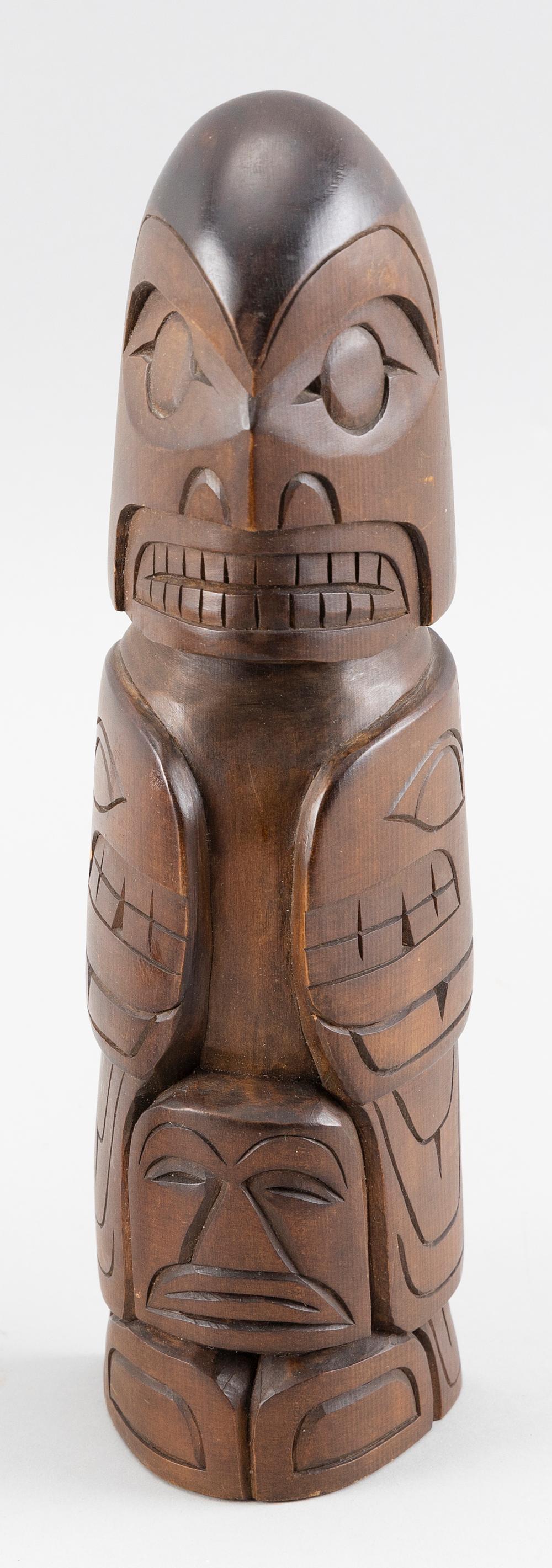 CARVED WOODEN TOTEM 20TH CENTURY