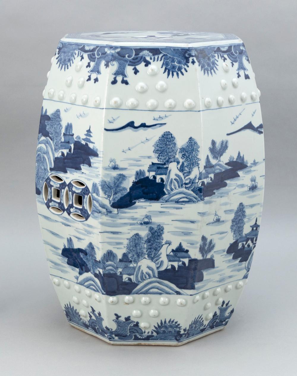 CHINESE EXPORT BLUE AND WHITE CANTON