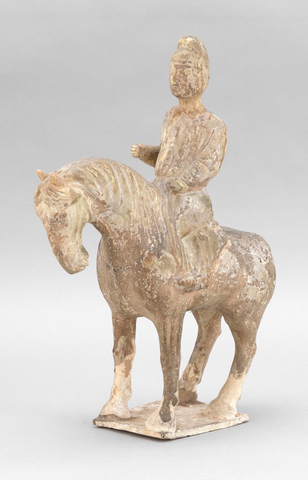 TANG POTTERY FIGURE OF A HORSE 34c0d5