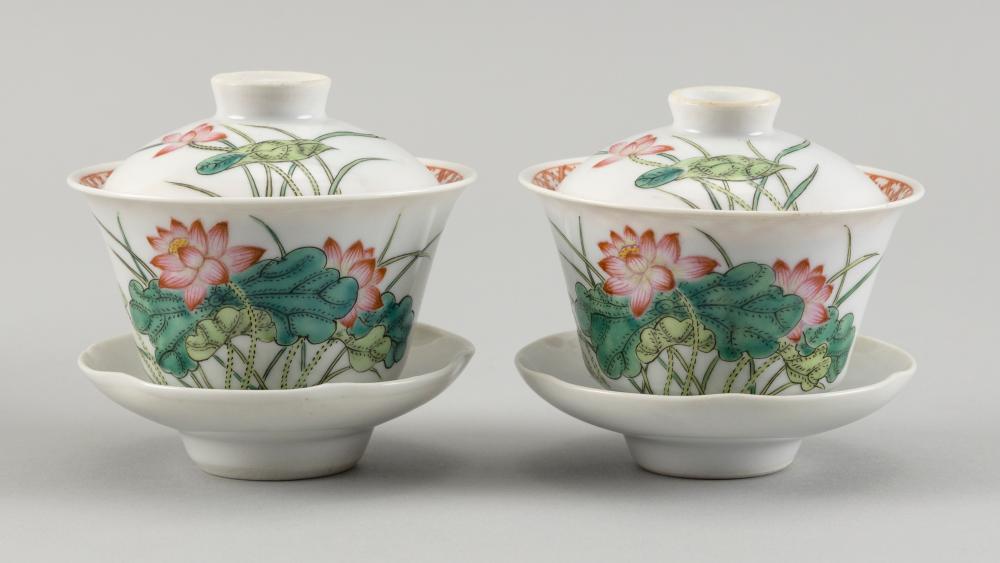 PAIR OF CHINESE PORCELAIN COVERED 34c0e4