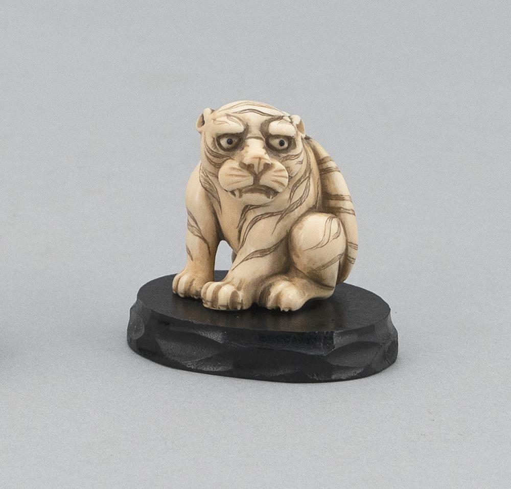 JAPANESE IVORY NETSUKE 19TH CENTURY