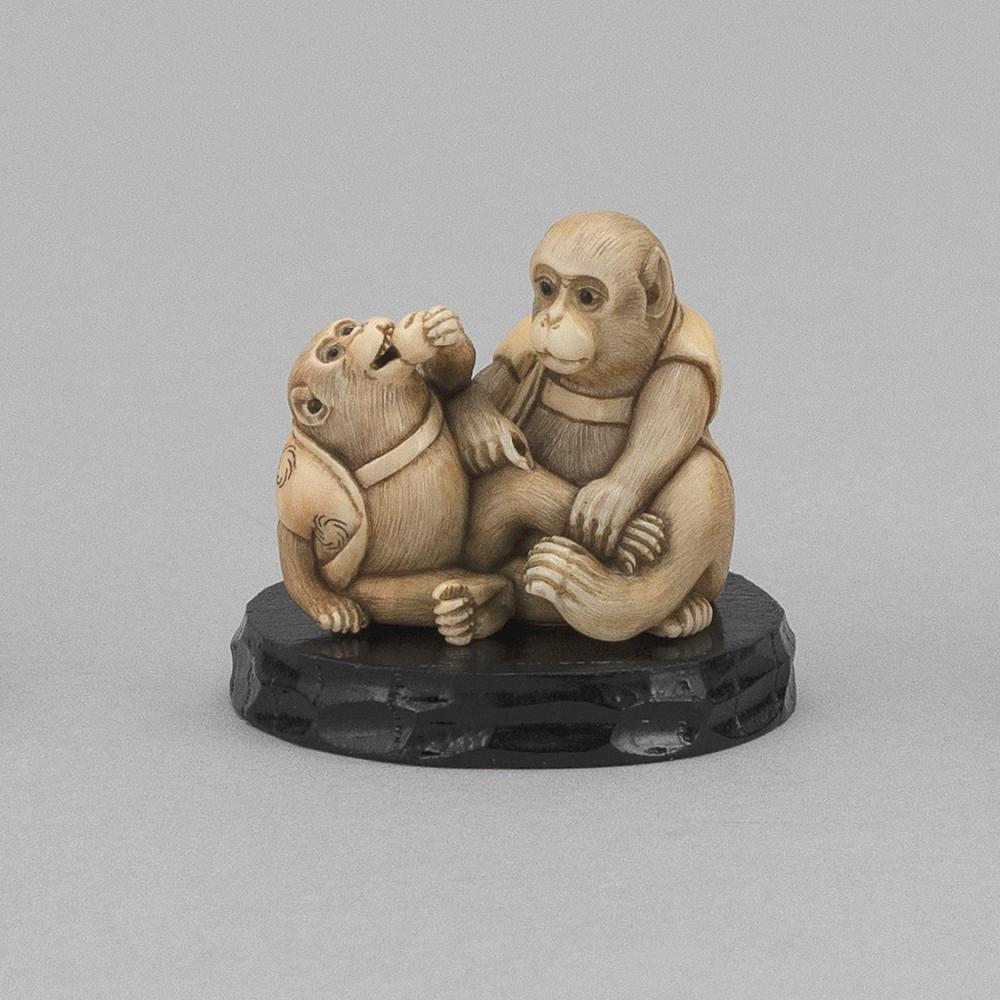 JAPANESE IVORY NETSUKE LATE 19TH 34c11b