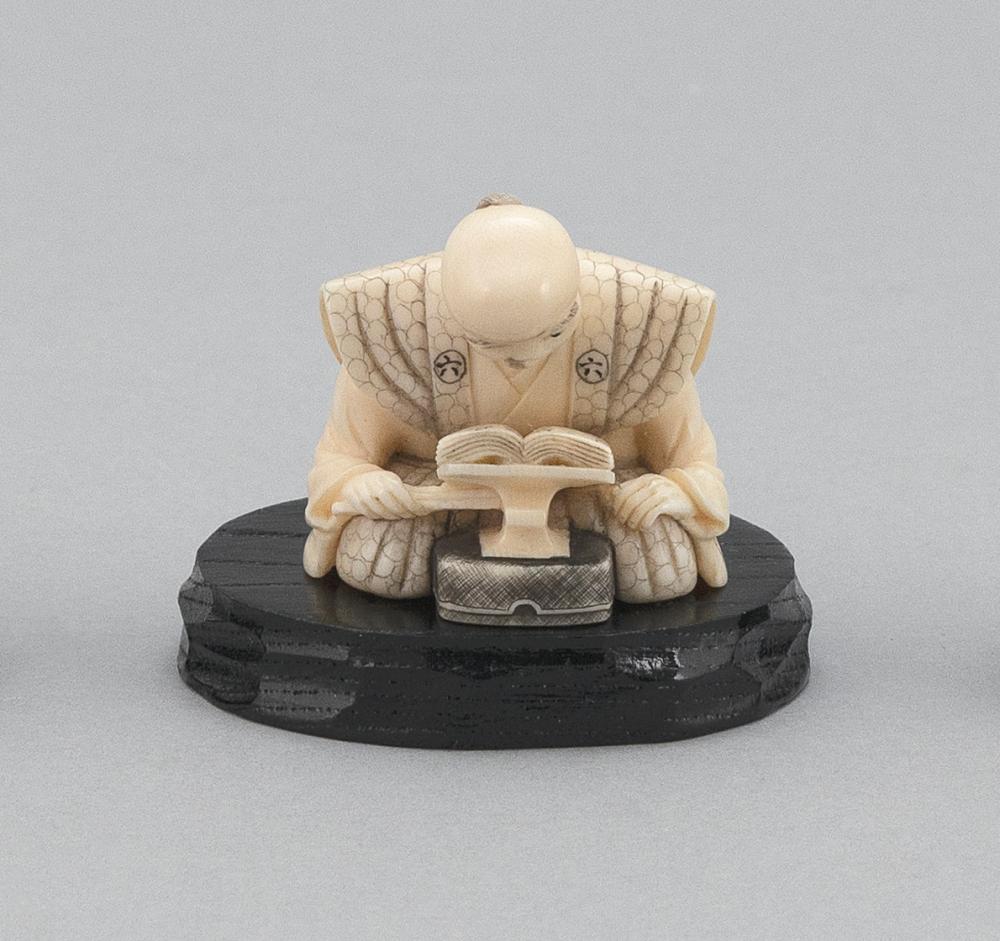 JAPANESE IVORY NETSUKE EARLY 20TH 34c125