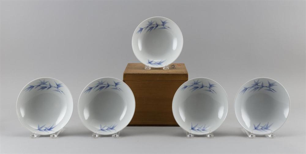 SET OF FIVE JAPANESE BLUE AND WHITE
