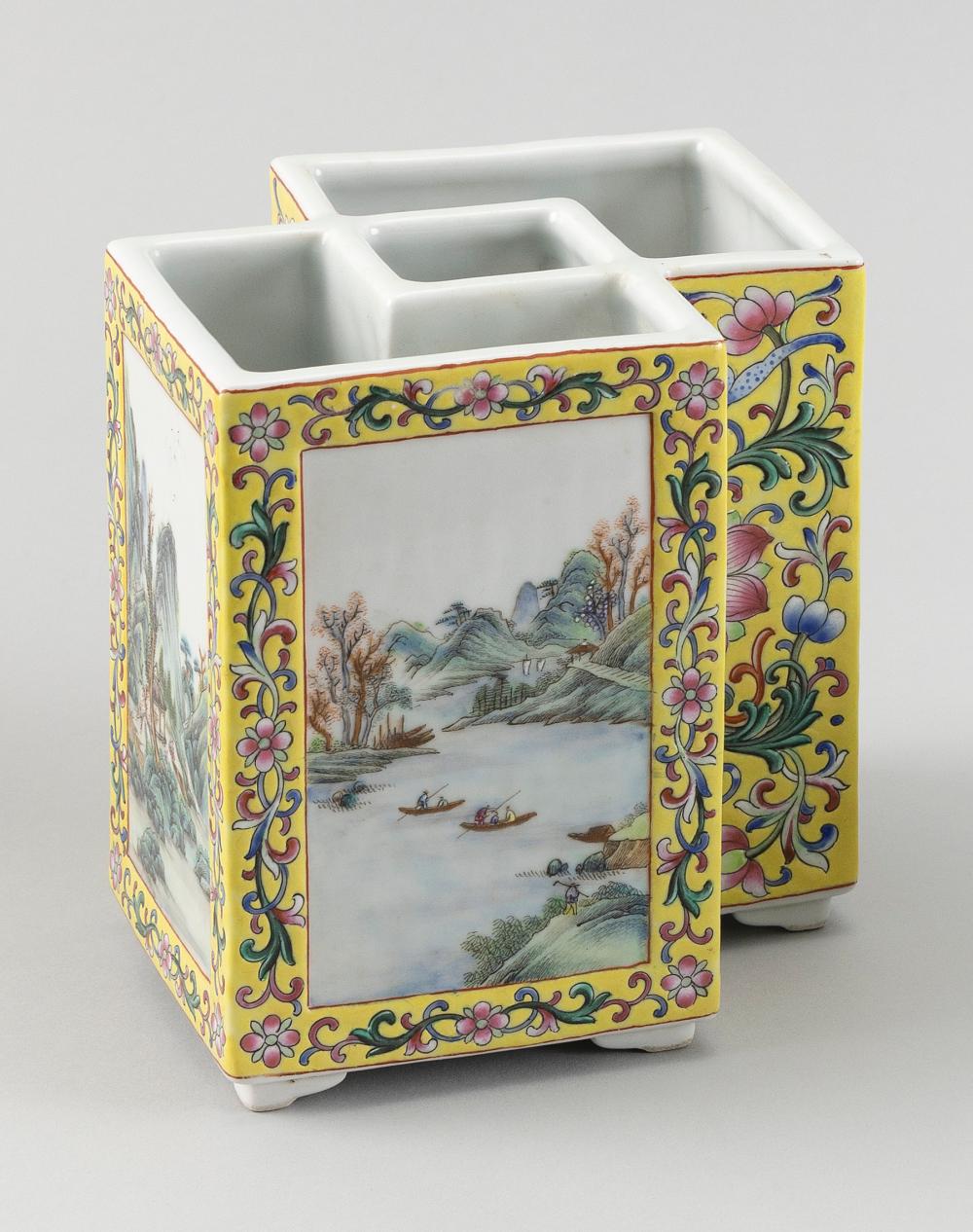 CHINESE FAMILLE JAUNE PORCELAIN