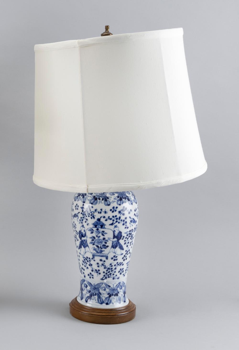 CHINESE BLUE AND WHITE PORCELAIN 34c202