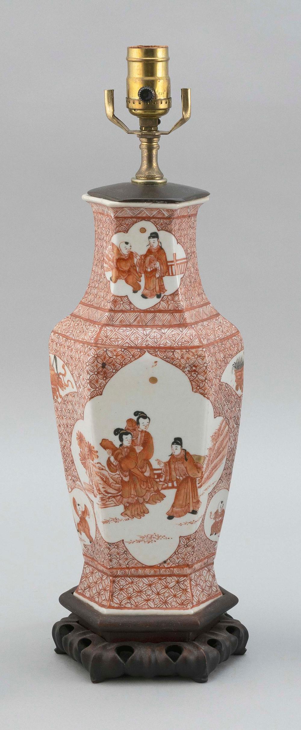 CHINESE SALMON RED AND WHITE PORCELAIN 34c20b