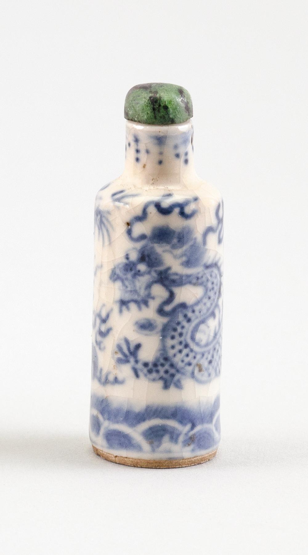 CHINESE BLUE AND WHITE PORCELAIN 34c28d