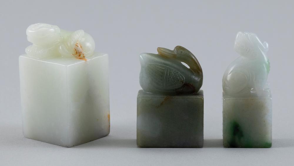 THREE CHINESE CARVED JADE SEALSTHREE 34c2ae