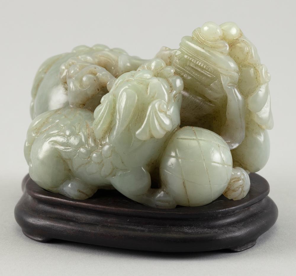 CHINESE CARVED LIGHT CELADON JADE 34c2bd