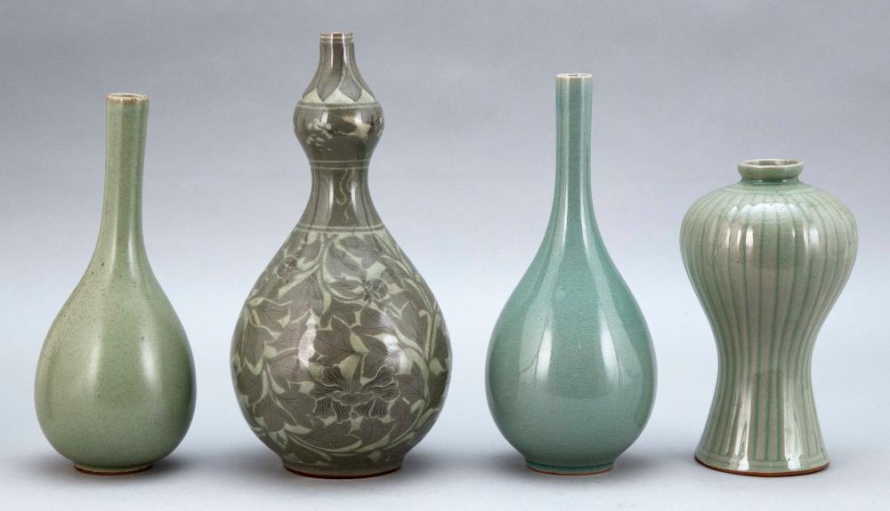 FOUR KOREAN CELADON PORCELAIN VASES 34c2d6