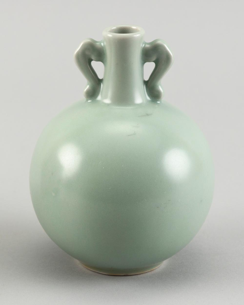 CHINESE CELADON PORCELAIN VASE 34c2f8