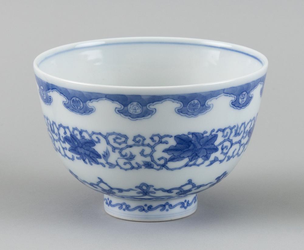 CHINESE BLUE AND WHITE PORCELAIN 34c30f