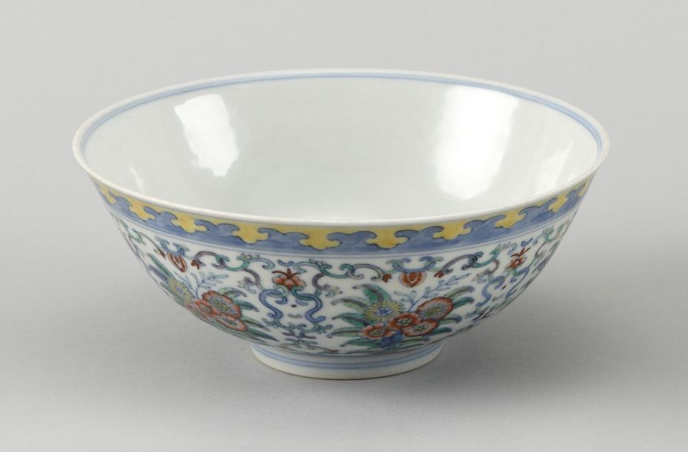 CHINESE DOUCAI PORCELAIN BOWL 20TH 34c32d