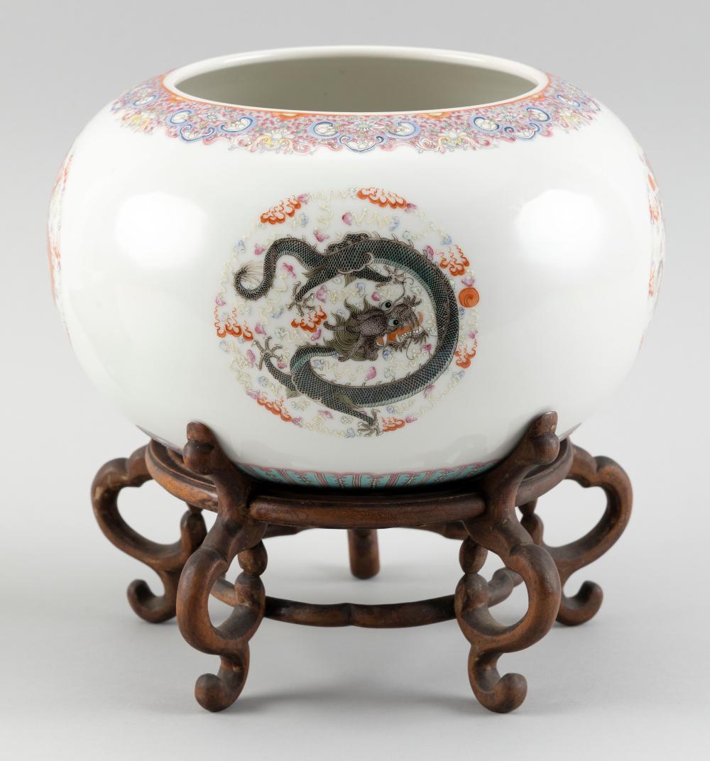 CHINESE FAMILLE ROSE PORCELAIN 34c32f