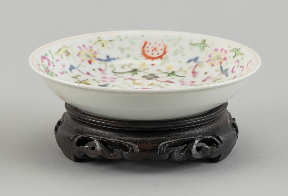 TWO CHINESE FAMILLE ROSE PORCELAIN 34c326