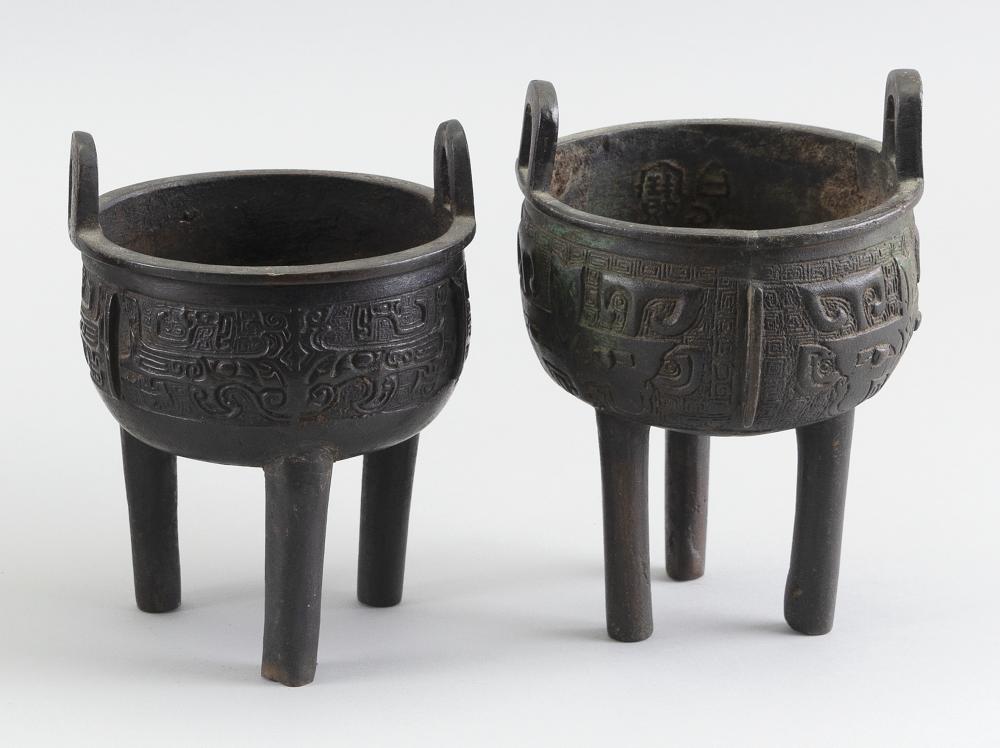 TWO CHINESE ARCHAIC-STYLE BRONZE