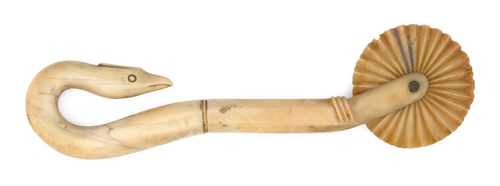 WHALE IVORY BIRD'S-HEAD PIE CRIMPER