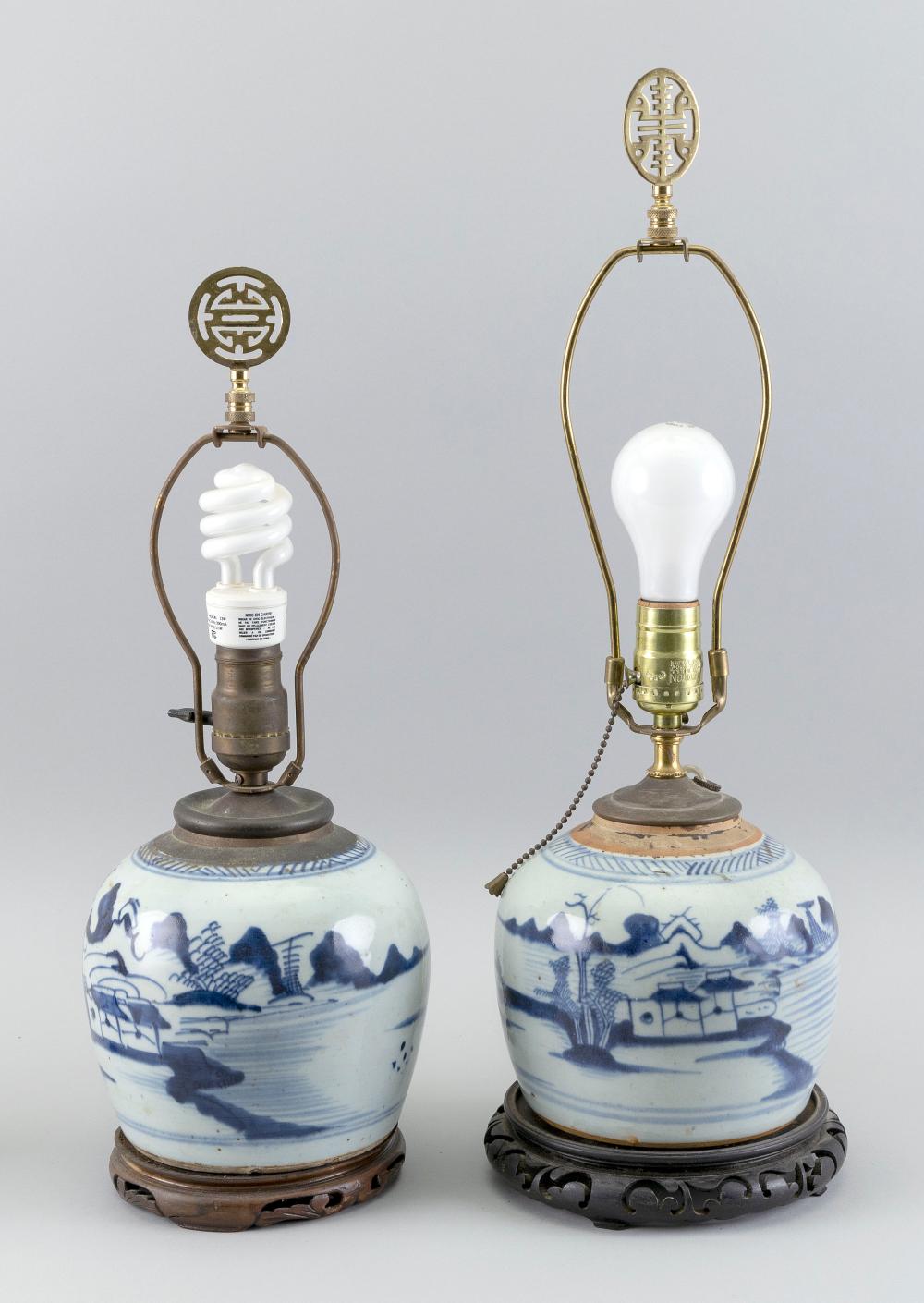 TWO CHINESE BLUE AND WHITE   34ca79