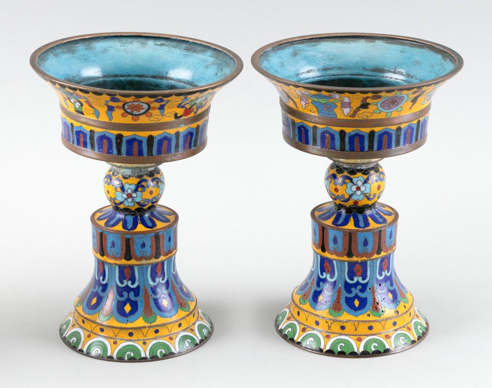 PAIR OF CHINESE FAMILLE JAUNE CLOISONNÉ