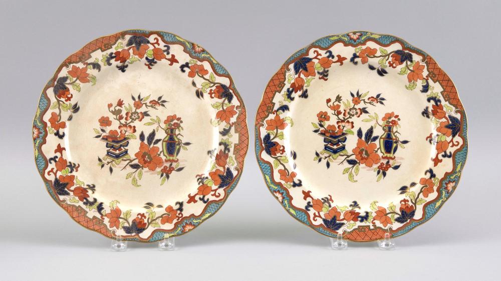 PAIR OF ENGLISH PORCELAIN PLATES 34cb5a