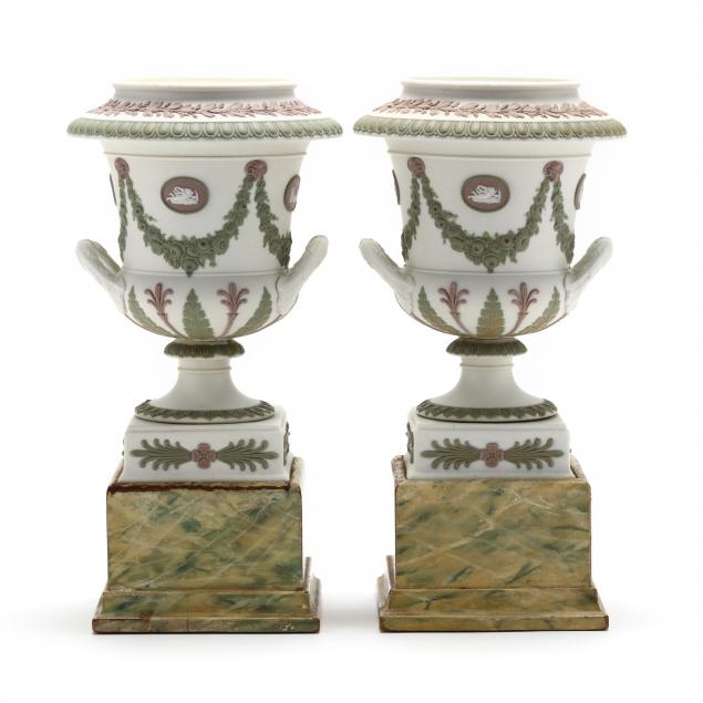 PAIR OF WEDGWOOD TRI COLOR URNS 34a557