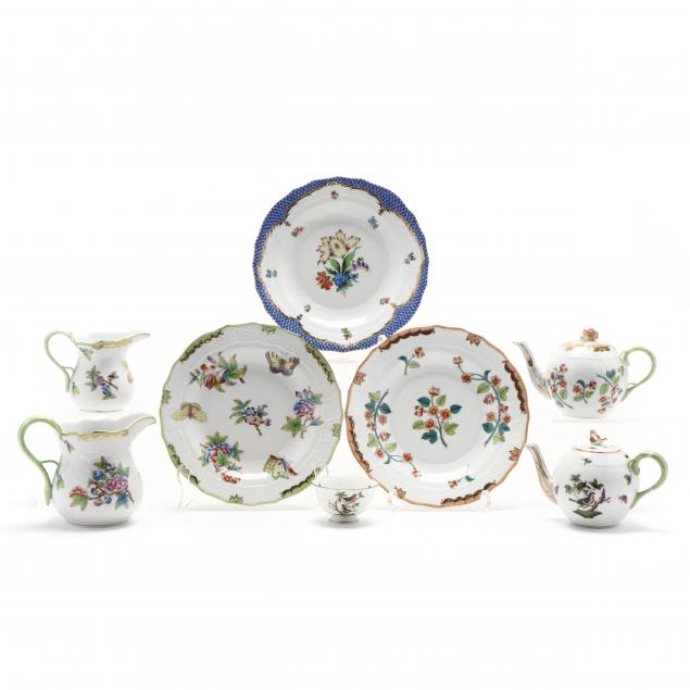 A GROUP OF EIGHT HEREND TABLEWARE  34a56f