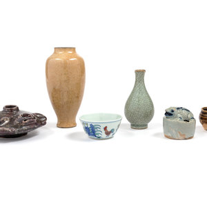 Six Chinese Ceramic Vessels comprising 34a58d