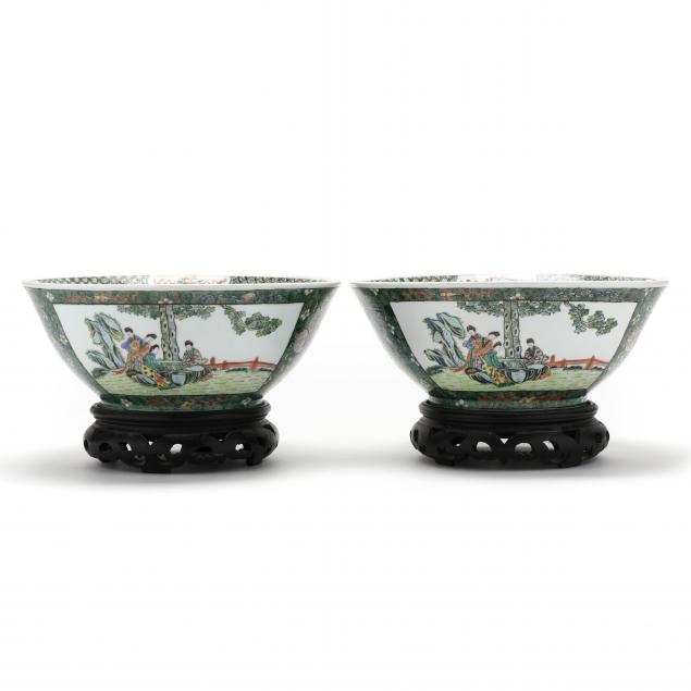 A PAIR OF CHINESE PORCELAIN FAMILLE