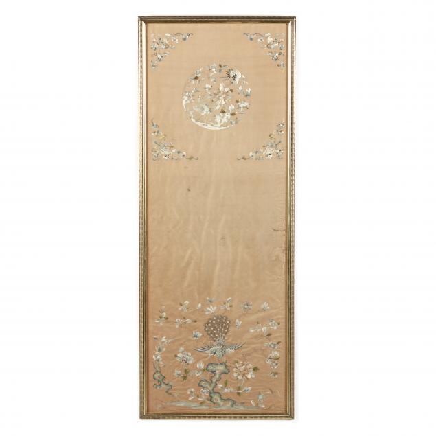 A CHINESE QING DYNASTY SILK EMBROIDERED 34a63c