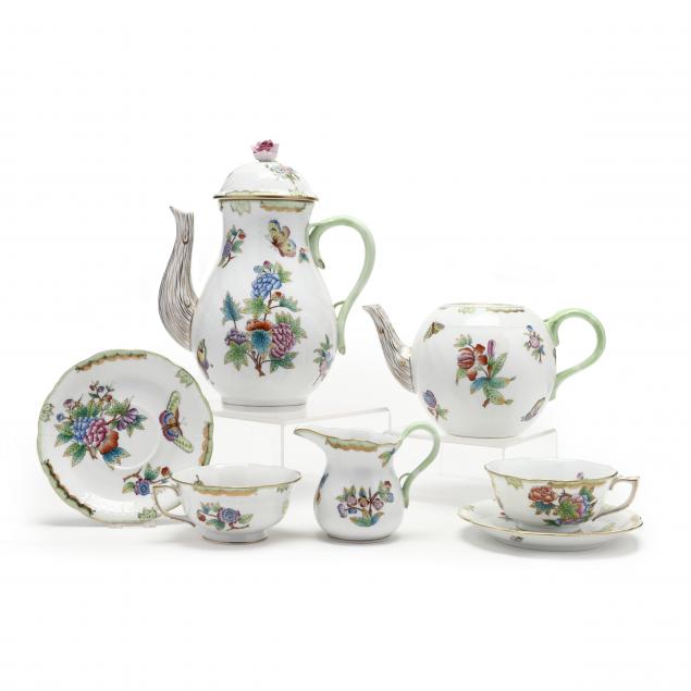 HEREND QUEEN VICTORIA PORCELAIN