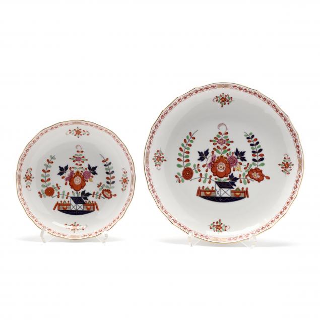 TWO MEISSEN PLATES, CHINOISERIE GARDEN