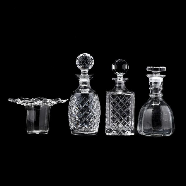 THREE 20TH CENTURY GLASS DECANTERS 34a765