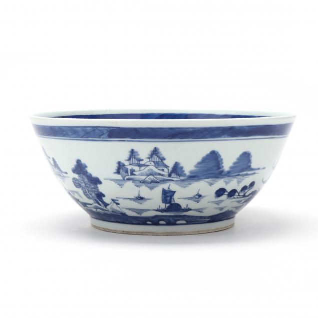 A CHINESE EXPORT PORCELAIN BLUE CANTON