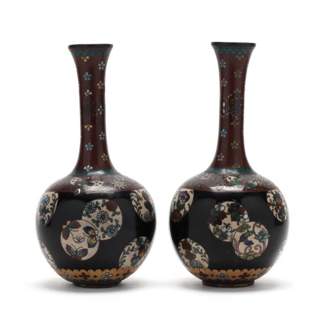 A PAIR OF JAPANESE CLOISONNE VASES 34ae32