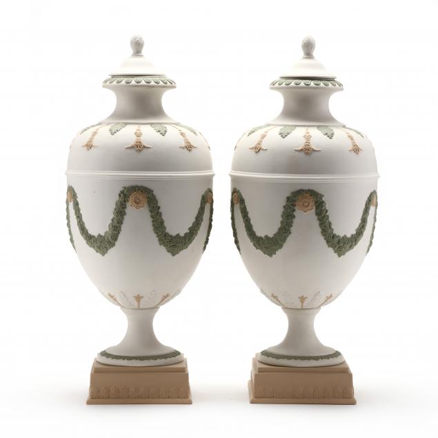 A PAIR OF CLASSICAL STYLE BISQUE 34af89