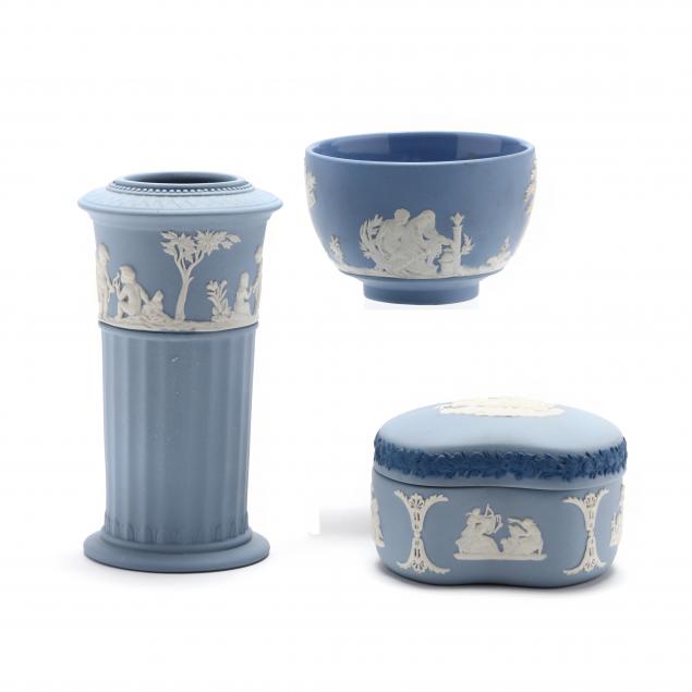 A GROUP OF THREE WEDGWOOD PORCELAIN