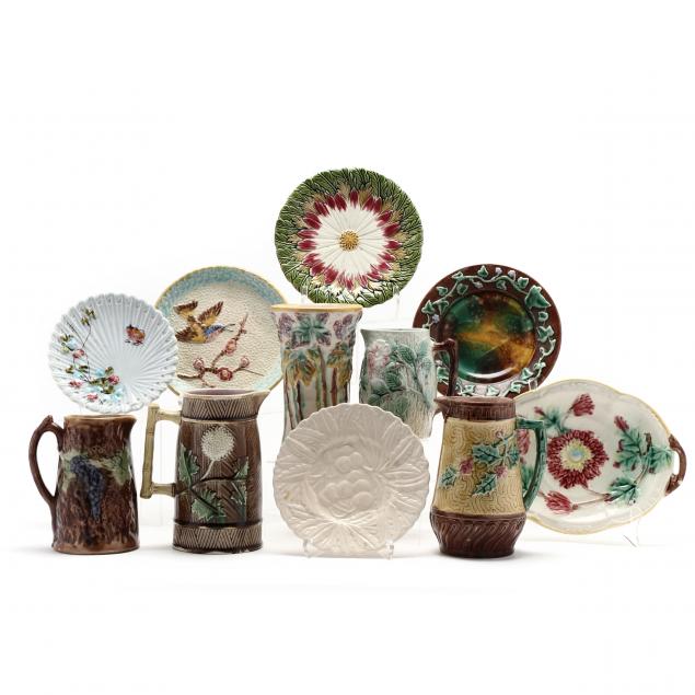 A GROUP OF ANTIQUE MAJOLICA Five