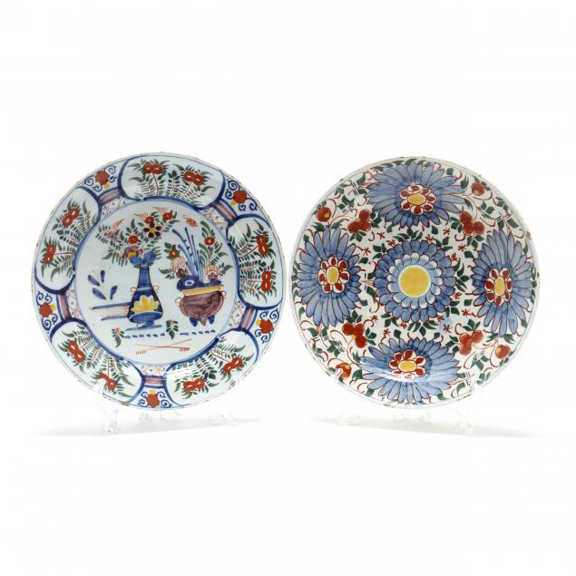 TWO DUTCH DELFT POLYCHROME CHARGERS 34b003