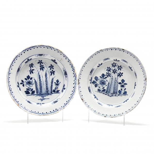 A PAIR OF ENGLISH DELFT BLUE AND